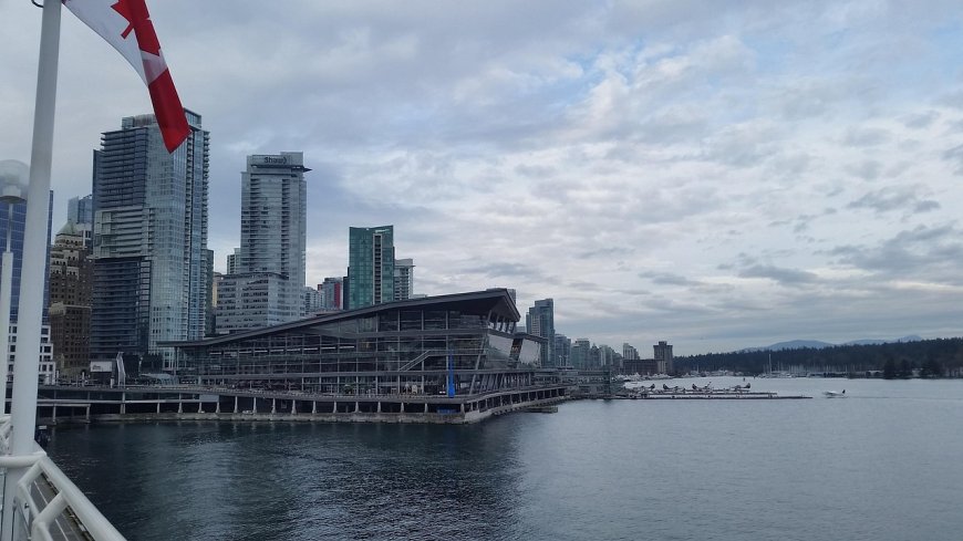 2025 Canadian Scholarships: Types Eligibility, Top Universities, Application Tips, and Documents